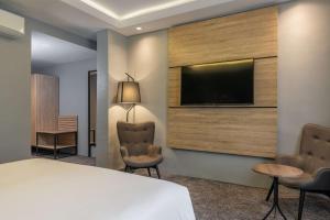 Televiisor ja/või meelelahutuskeskus majutusasutuses Park Inn by Radisson, Lagos Victoria Island