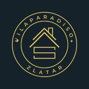 un logotipo de oro de armaarmaarmaarmaarmaarmaarmaarma arma en un fondo negro en P-ZLATAR, apartman 3, en Brdo