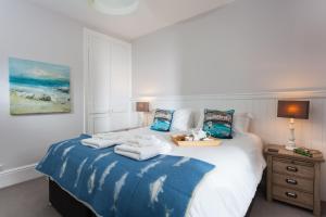 a bedroom with a bed with towels on it at Verity Cottage in Saint Merryn