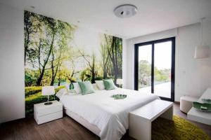 a bedroom with a large white bed with a large window at Preciosa villa con la piscina en las Colinas in Orihuela +42 photos