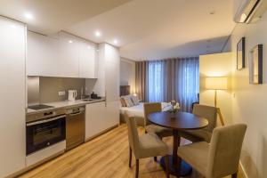 Cuisine ou kitchenette dans l'établissement Terro Collection - Dom Pedro V 41 autres photos