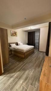 Ένα ή περισσότερα κρεβάτια σε δωμάτιο στο Altunyan Hotel