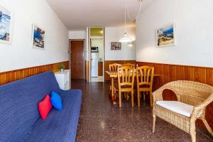 Posedenie v ubytovaní Polcent 6 - Pequeño apartamento cercano a la playa