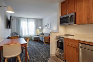 a kitchen and living room with a kitchen and a dining room at TownePlace Suites Medford in Medford