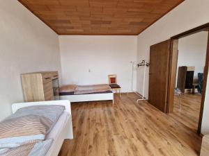 Giường trong phòng chung tại K&K Unterkunft GbR, Wohunung 3