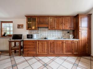A kitchen or kitchenette at Apartment Chaouette by Interhome