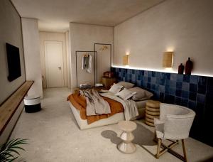 1 dormitorio con 1 cama, 1 mesa y 1 silla en Sirene Blue Luxury Beach Resort, en Poros