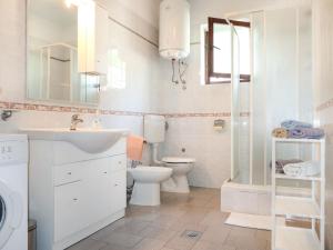 Kúpeľňa v ubytovaní Holiday Home Katarina by Interhome