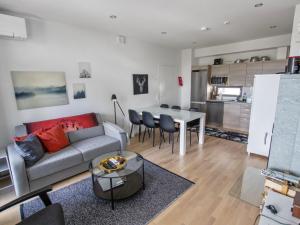 Nhà bếp/bếp nhỏ tại Holiday Home Ylälänsi 3 as 9 by Interhome