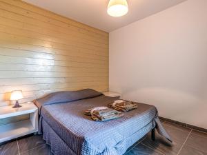 Ένα ή περισσότερα κρεβάτια σε δωμάτιο στο Apartment Residence Marina di Favone- T2- 2-4 pers-3 by Interhome +25 φωτογραφίες