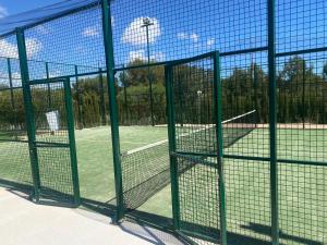 Tenis a/nebo squash v ubytování HE Lago Sol nebo okolí