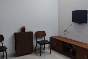 TV a/nebo společenská místnost v ubytování Kailash Guest Home