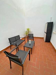 Posedenie v ubytovaní TRIANA EXCLUSIVE con terraza privada