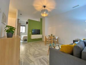 Posedenie v ubytovaní TRIANA EXCLUSIVE con terraza privada