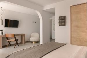 Uma TV ou centro de entretenimento em Grace Mykonos