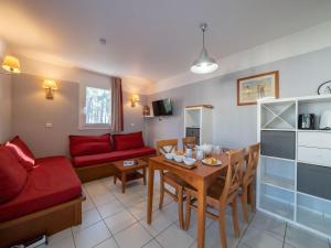 Μια τηλεόραση ή/και κέντρο ψυχαγωγίας στο Apartment Les Grands Pins-2 by Interhome +20 φωτογραφίες