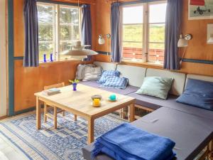 een woonkamer met een bank en een tafel bij Holiday Home Jorid - 300m from the sea in Western Jutland by Interhome in Vejers Strand