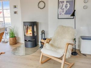 sala de estar con silla y chimenea en Holiday Home Sebe - 300m from the sea in Western Jutland by Interhome, en Lakolk