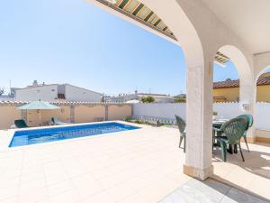 Bazén v ubytovaní Holiday Home Cala by Interhome alebo v jeho blízkosti