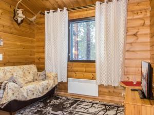 a living room with a couch and a window at Holiday Home Naalitupa by Interhome in Saariselka