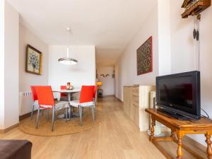 TV a/nebo společenská místnost v ubytování Apartment Miramar by Interhome