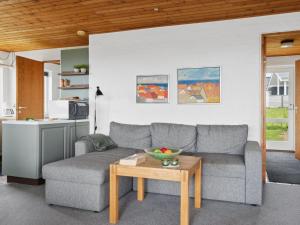 Posezení v ubytování Holiday Home Kirsa - 200m to the inlet in The Liim Fiord by Interhome