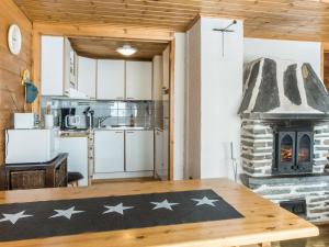 Η κουζίνα ή μικρή κουζίνα στο Holiday Home Salmelan kartano p 7 b by Interhome