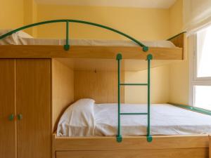 Posteľ alebo postele v izbe v ubytovaní Apartment Girona by Interhome