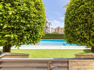 Bazén v ubytovaní Apartment Girona by Interhome alebo v jeho blízkosti
