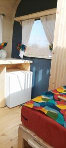 Camping Les Ronds Duval face aux îles anglo-normandes客房内的一张或多张床位