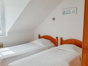 two beds sitting next to each other in a bedroom at Apartment Le Renard by Interhome in Saint-Jouan-des-Guérets