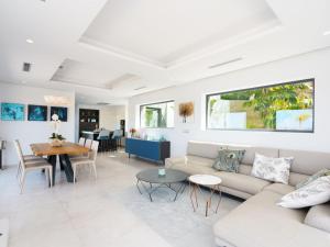 Posedenie v ubytovaní Villa Villa Adonia by Interhome