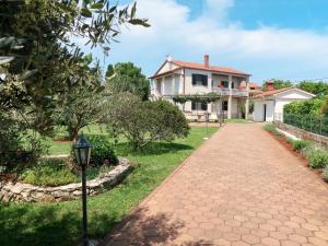 Κήπος έξω από το Apartment Rosa by Interhome