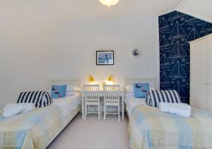 Giường trong phòng chung tại Bamburgh Beach House