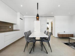 Posezení v ubytování Apartment Tropical Beach Penthouse by Interhome