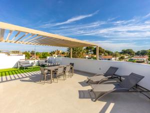 Balkón nebo terasa v ubytování Apartment Tropical Beach Penthouse by Interhome