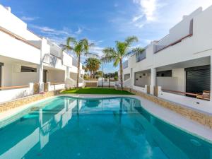 Bazén v ubytování Apartment Tropical Beach Penthouse by Interhome nebo v jeho okolí