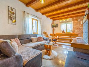 een woonkamer met een bank en een piano bij Holiday Home Bazak by Interhome in Bribir