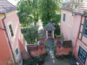 an aerial view of a house with a gazebo at Wasserburg Turow in Glewitz