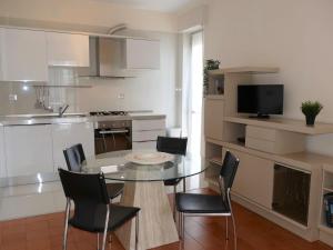 Η κουζίνα ή μικρή κουζίνα στο Apartment Belle Vue by Interhome +15 φωτογραφίες