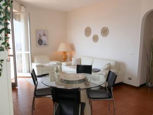 Χώρος καθιστικού στο Apartment Belle Vue by Interhome