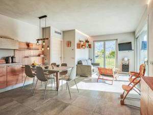 Kuchyň nebo kuchyňský kout v ubytování Holiday Home Lusi by Interhome