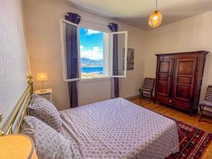 En eller flere senge i et værelse på Eugenie - vue panoramique, clim, wifi - Ajaccio