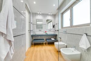 Koupelna v ubytování RoccaRegina Hotel
