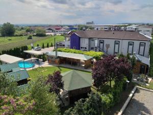 Bazén v ubytování Garni Hotel & Spa Nicolo nebo v jeho okolí