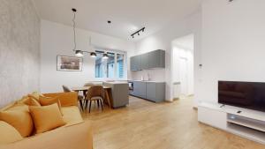 A television and/or entertainment centre at SAHI - Dei dell'Olimpo apartments Porta Romana