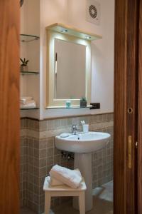 a bathroom with a sink and a mirror at B&B La Casa Nel Giardino in Piano di Sorrento