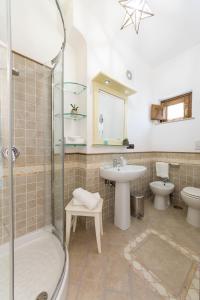a bathroom with a shower and a sink and a toilet at B&B La Casa Nel Giardino in Piano di Sorrento