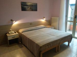Кровать или кровати в номере Albergo Esperia