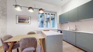 A kitchen or kitchenette at SAHI - Dei dell'Olimpo apartments Porta Romana